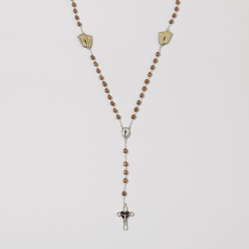 Terço de homenagem ao peregrino em madeira, 56cm