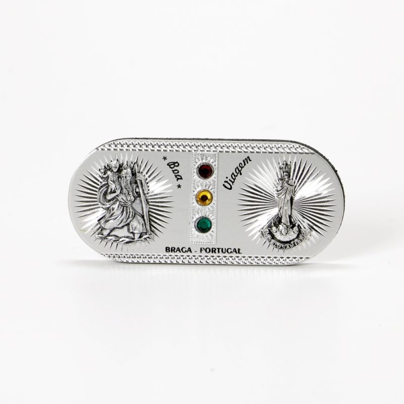 Íman oval prateado com imagem da Senhora do Sameiro e São Cristovão