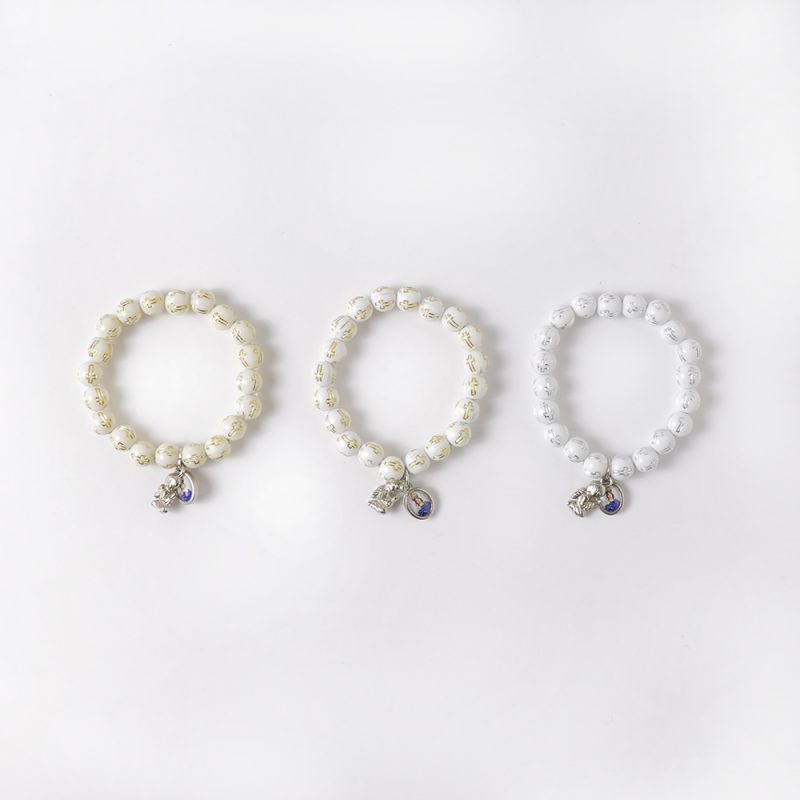 Pulseira cores variadas com cruz e medalha da Nossa Senhora do Sameiro com Anjo