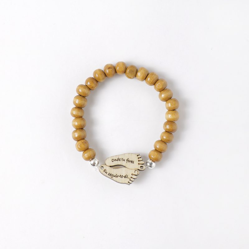 Pulseira de madeira com pézinho
