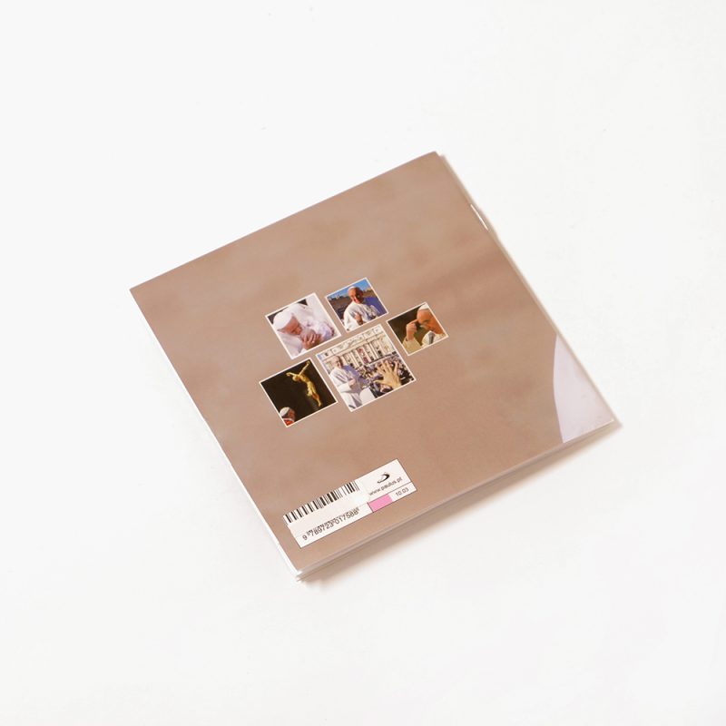 005-008-502-7588-Orar-com-os-5-dedos_Santuario-do-Sameiro-Braga-Portugal-cc