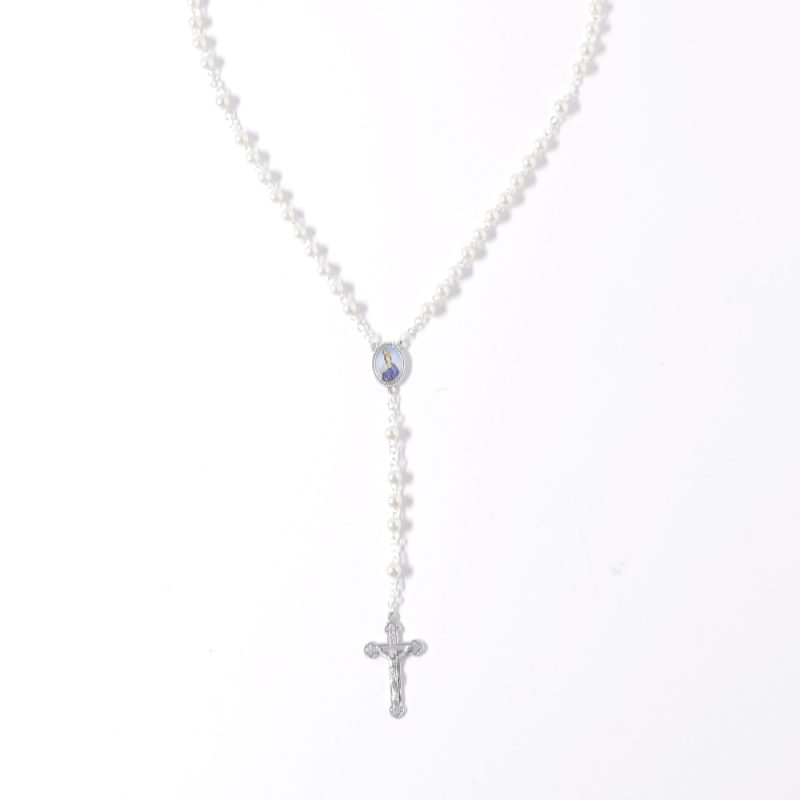 Terço com contas de pérolas creme 43cm