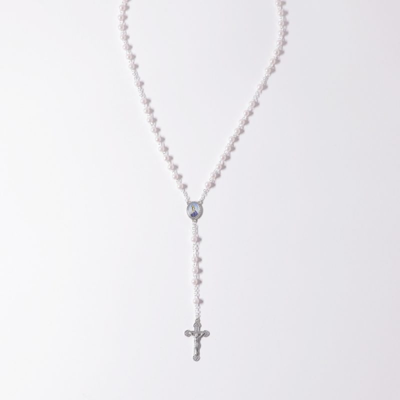 Terço com contas em pérola rosa claro 48cm