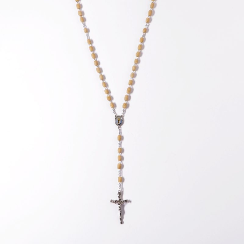 Terço com contas de caroço de azeitona 58cm