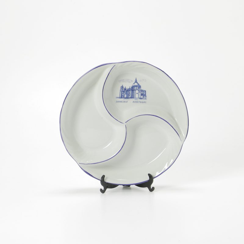 Prato aperitivo com três divisões com a Basílica do Sameiro