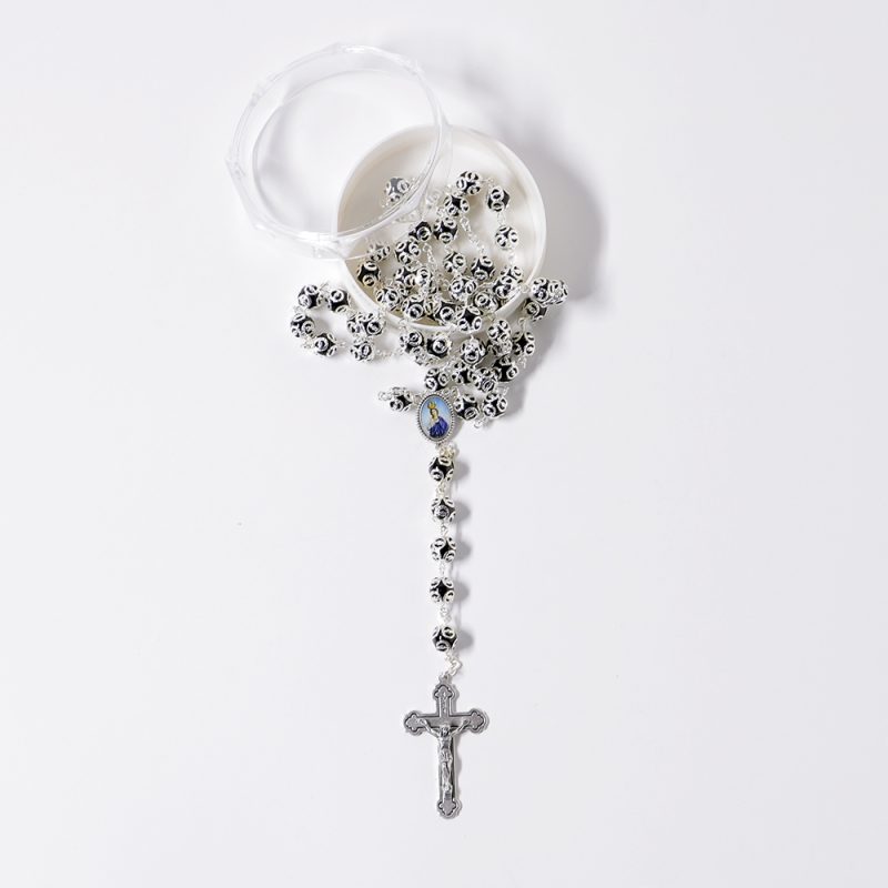 Terço preto com anilhas prateadas