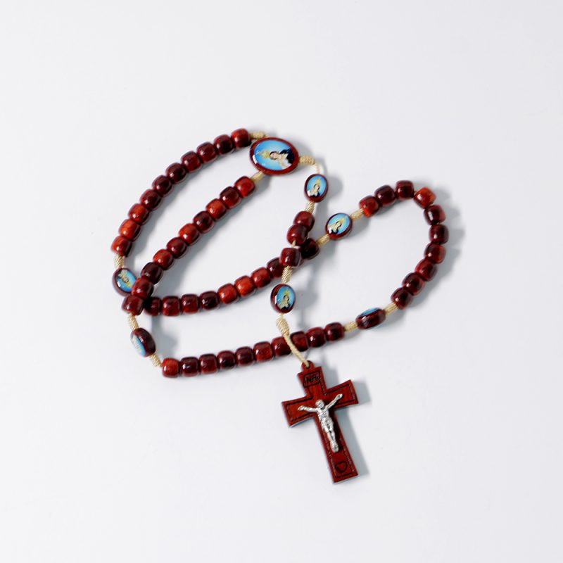 Terço de madeira castanho, fio em corda, 34cm