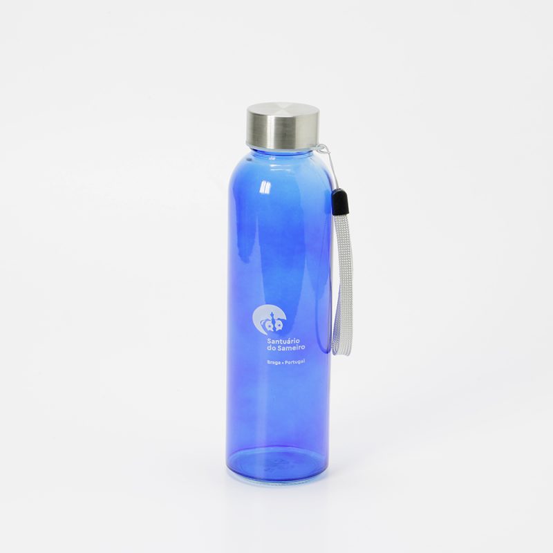 Garrafa de água em vidro azul