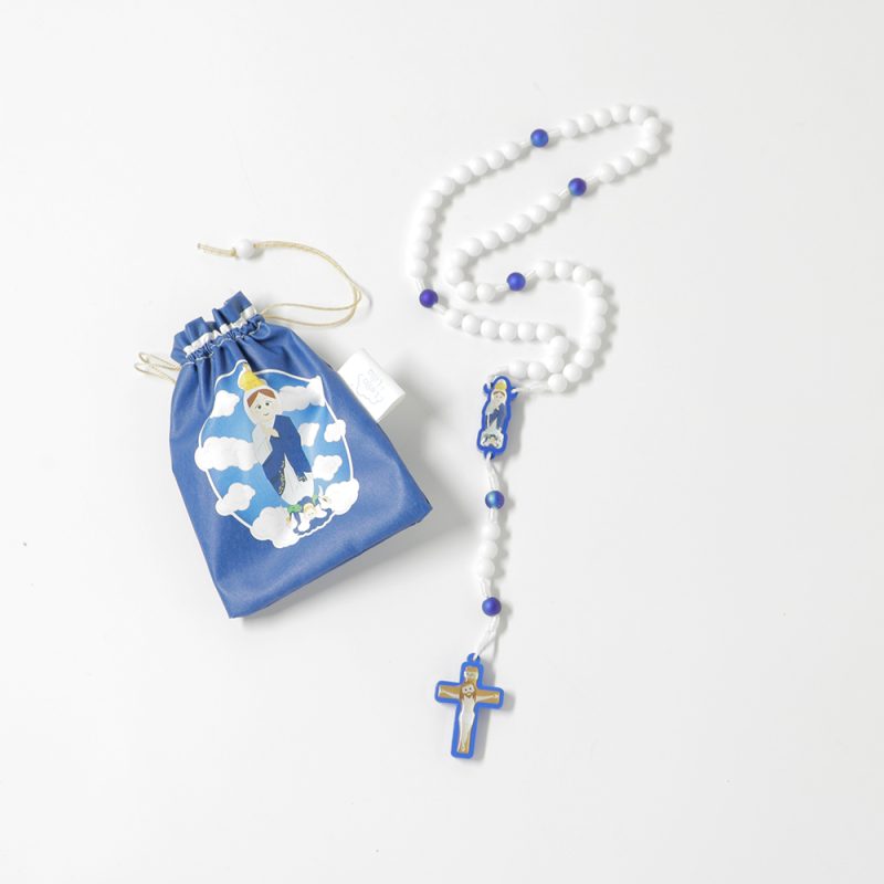 Terço de plástico com corda