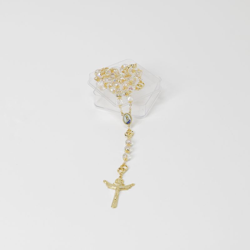 Terço transparente e dourado com alianças