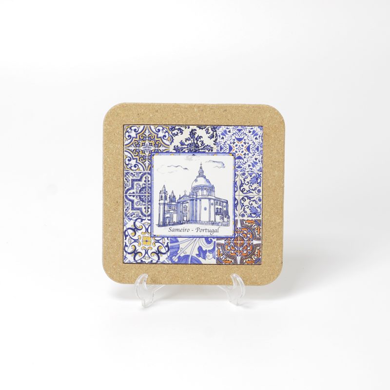 Base de cortiça com azulejo e Basílica do Sameiro